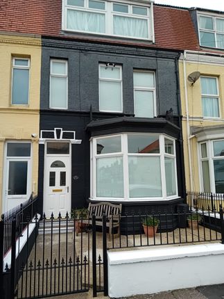 5 bed property, in North Denes Road, £210,000