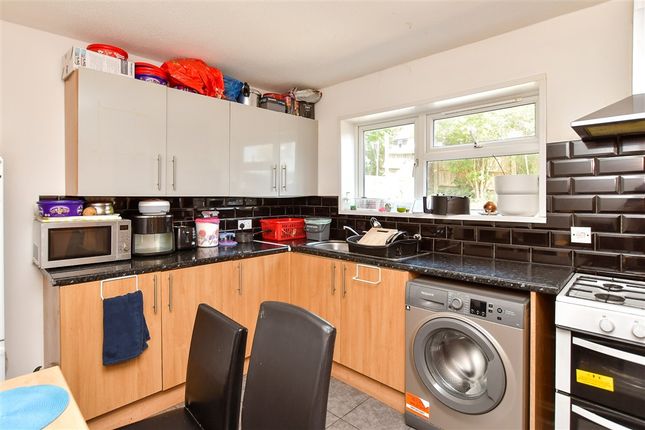 3 bed property, in Whitehawk Way, £375,000