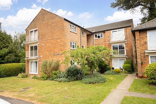 2 bed property, in Newlands Crescent, £230,000