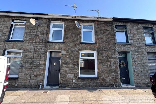 3 bed property, in Ystrad Terrace, £174,950
