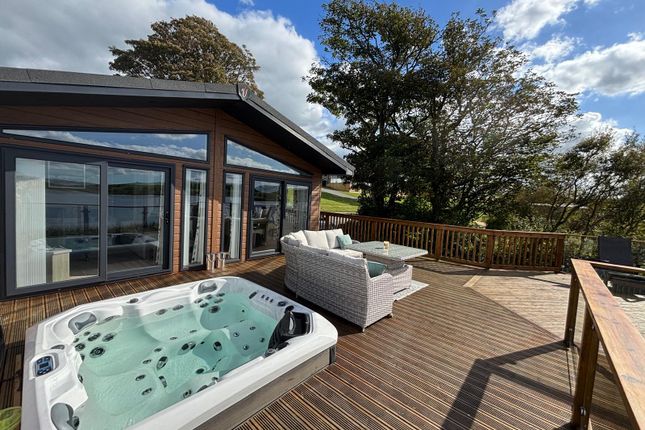 2 bed property, in North Lakes Country Park, £150,000