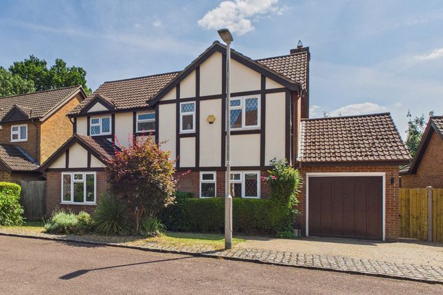 4 bed property, in Green End Gardens, £825,000