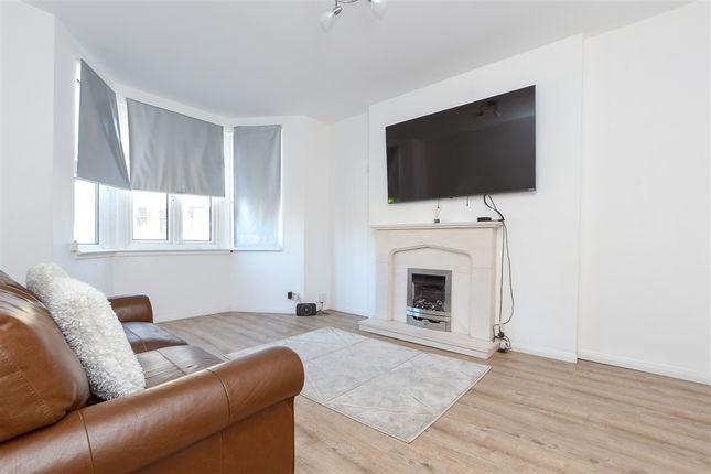3 bed property, in Yorke Road, £699,950
