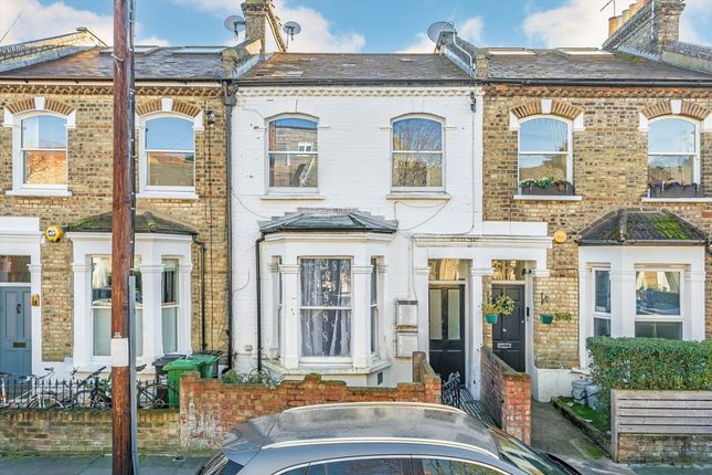 1 bed property, in Hannell Road, £425,000