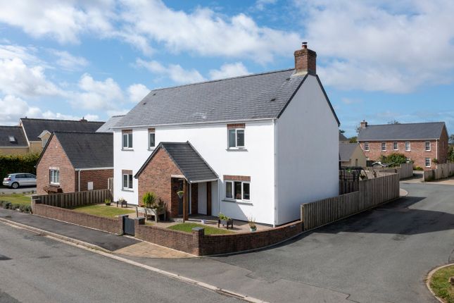 4 bed property, in Willow Way, £435,000