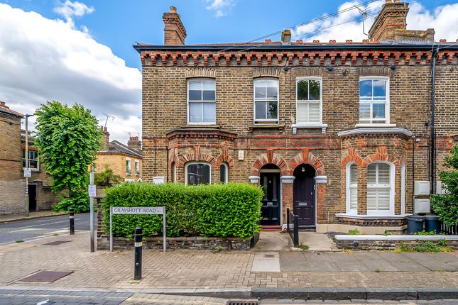2 bed property, in Grayshott Road, £615,000