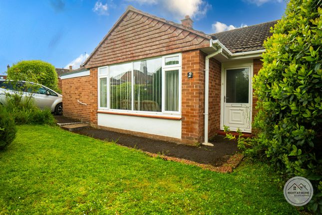 2 bed property, in Oakley Close, £320,000