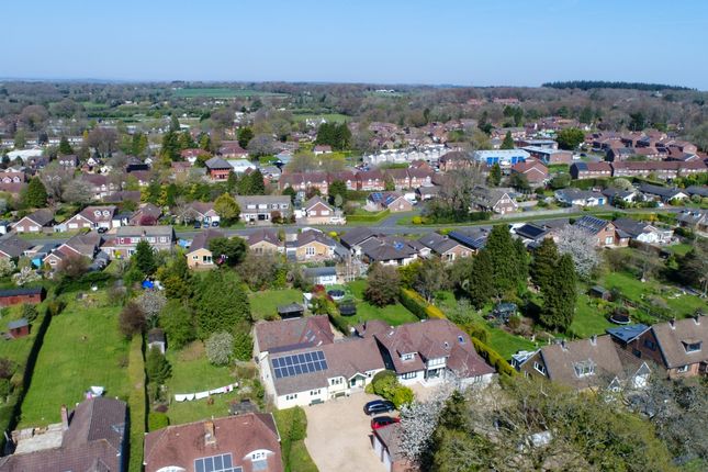 6 bed property, in Blackberry Lane, £995,000