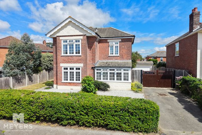 5 bed property, in Avon Road West, £650,000