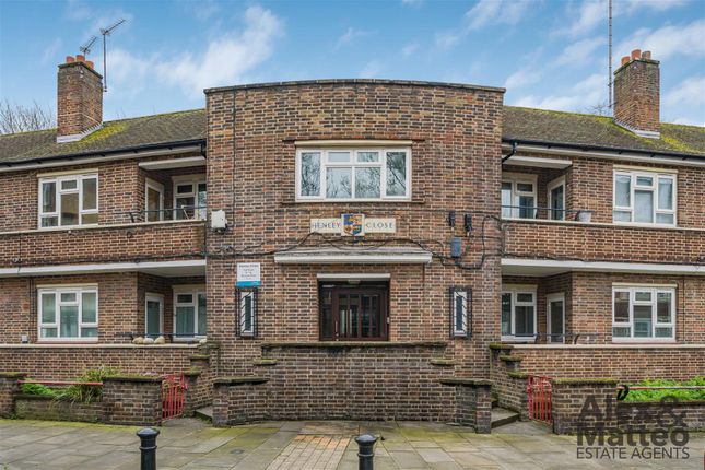 1 bed property, in Henley Close, £250,000