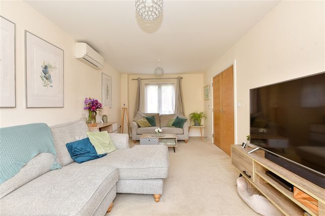 5 bed property, in Five Oaks Lane, £800,000