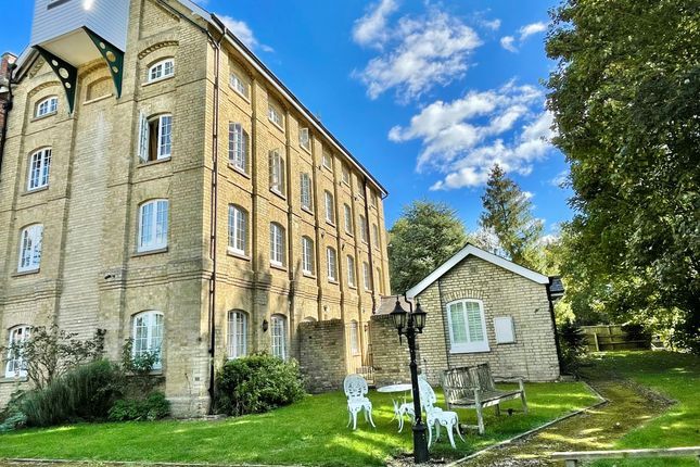 1 bed property, in Newmarket Road, £145,000