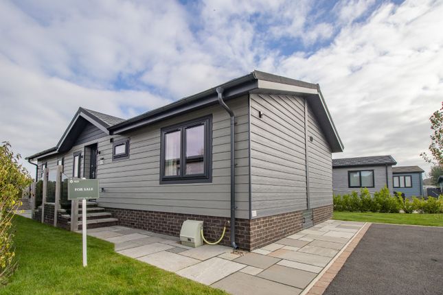 2 bed property, in Marsh View, £475,000