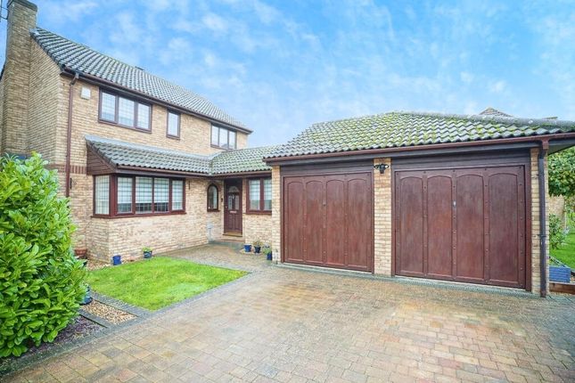 4 bed property, in Knights Close, £650,000