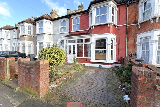 3 bed property, in Hazeldene Road, £525,000