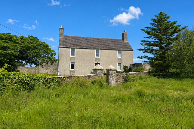 5 bed property, in Kirkstyle Road, £300,000