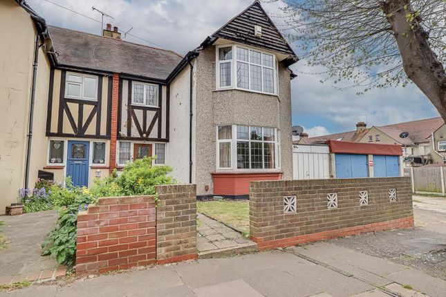 4 bed property, in Victoria Road, £400,000