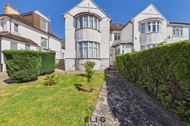 3 bed property, in Holders Hill Avenue NW4, £700,000