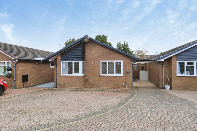 3 bed property, in Court Close, £325,000