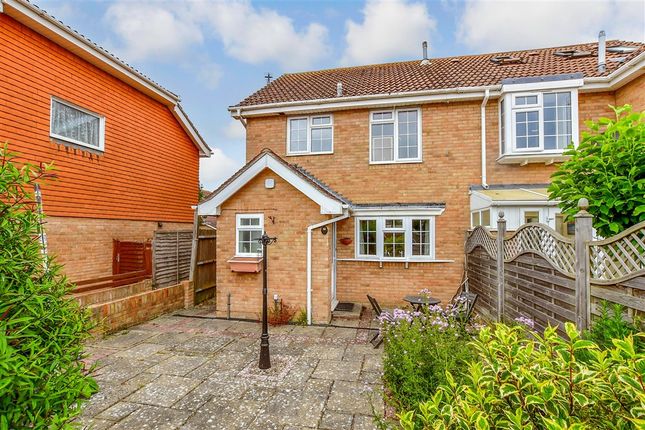 3 bed property, in Acorn Close, £285,000