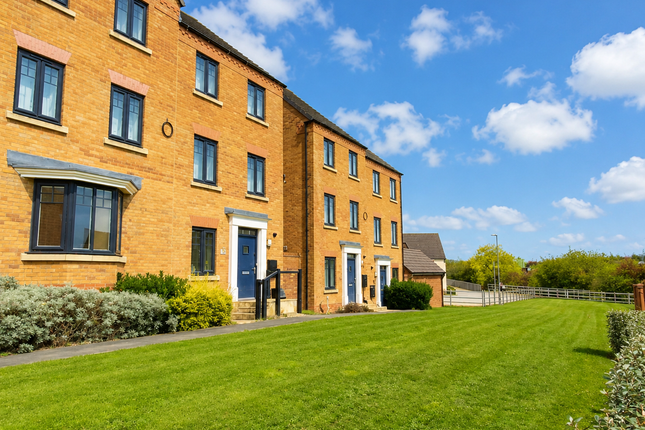 3 bed property, in Cicero Crescent, £400,000