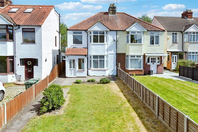 3 bed property, in Finglesham Court, £375,000