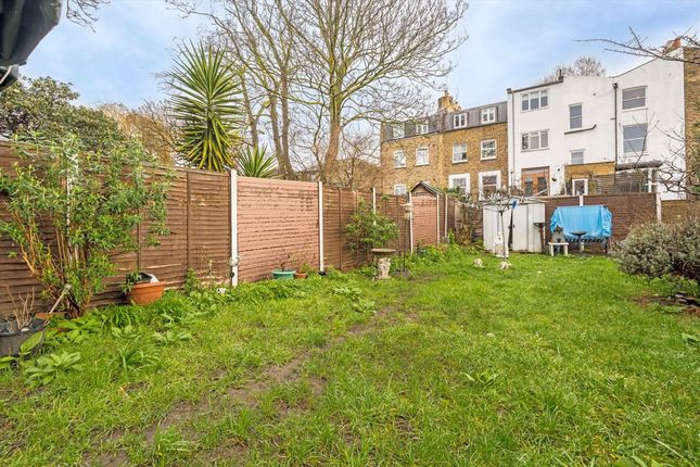 3 bed property, in Kings Grove, £975,000