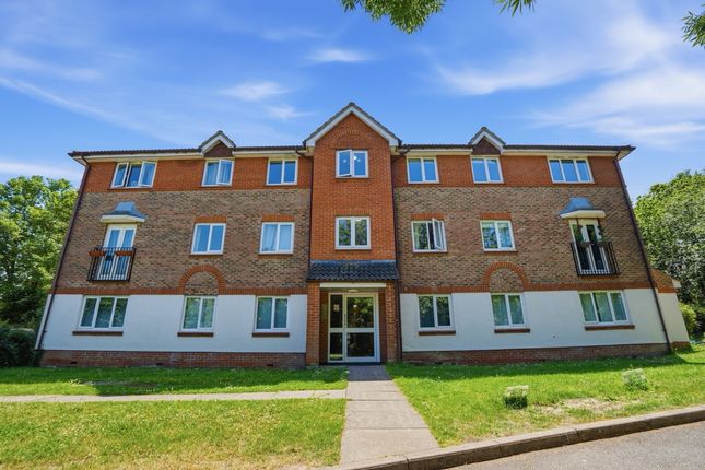 2 bed property, in Lindisfarne Gardens, £160,000