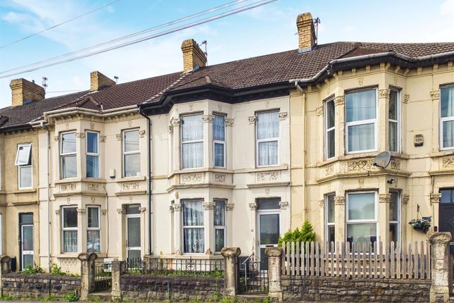 3 bed property, in Hanham Road, £220,000