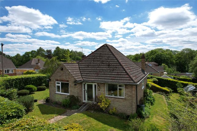 3 bed property, in Farnham Park Close, £485,000