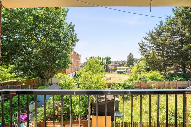 3 bed property, in Blackmore Road, £300,000