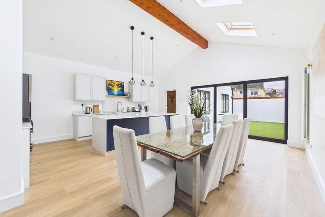 3 bed property, in Heol Mabon, £595,000