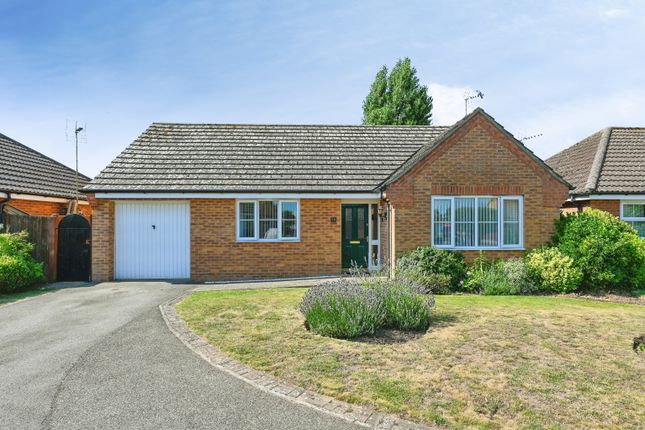 2 bed property, in Grebe Close, £230,000