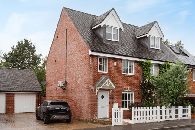 3 bed property, in Langwood Drive, £550,000