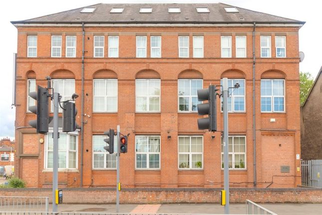 2 bed property, in Fosse Road North, £85,000
