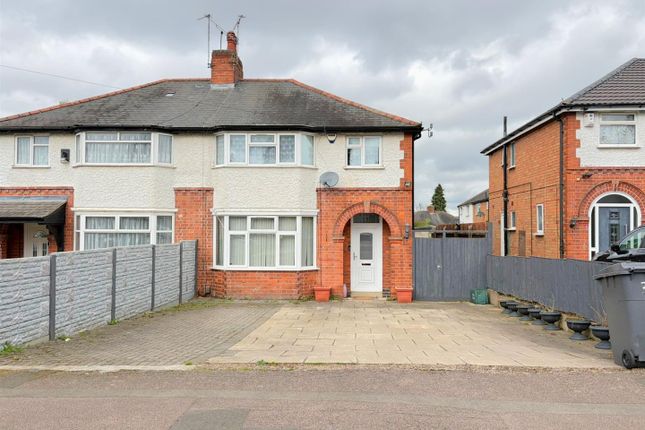 3 bed property, in Tennis Court Drive, £349,950