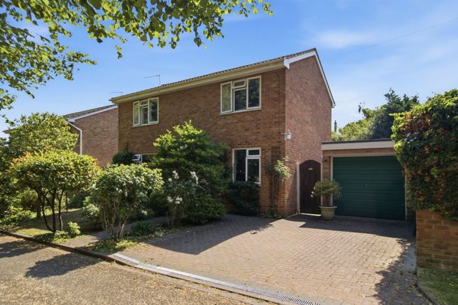 4 bed property, in Fernhill Grove, £425,000