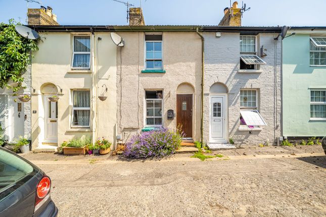 2 bed property, in Russell Place, £250,000