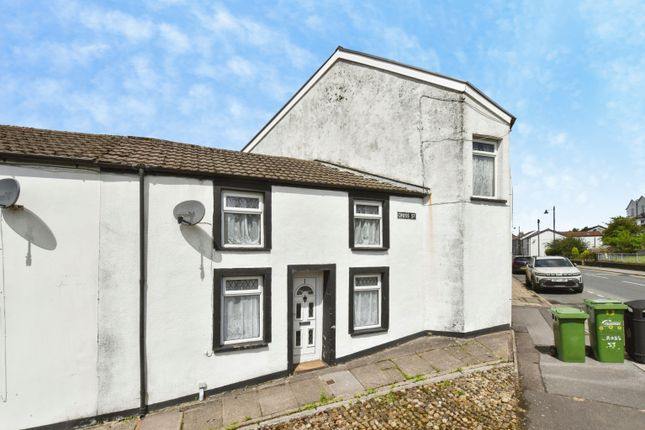 3 bed property, in Cross Street, £80,000