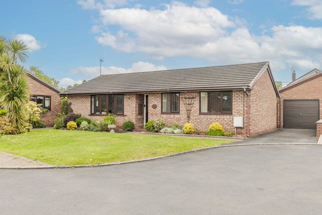 3 bed property, in Warren Way, £420,000