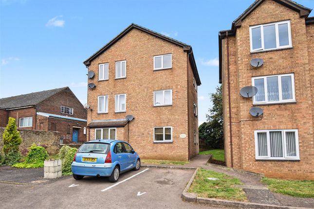 2 bed property, in Tunwell Lane, £125,000