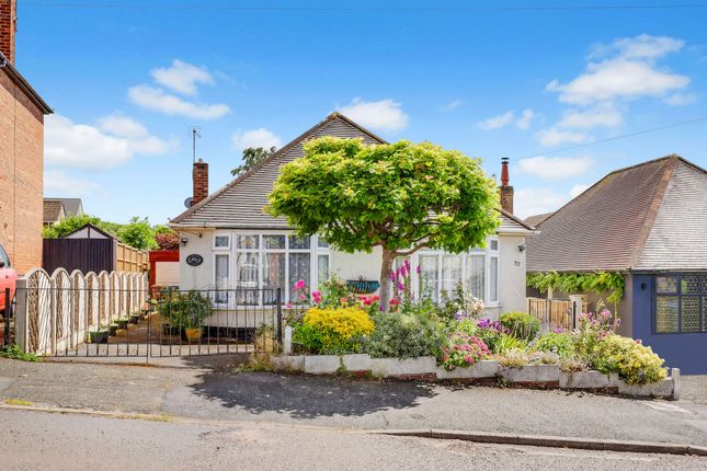 2 bed property, in Grange View Road, £270,000