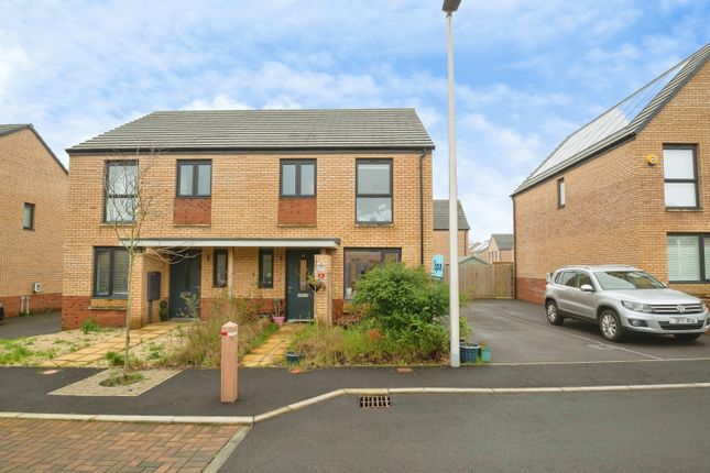 3 bed property, in Rhodfa'r Ysgol, £325,000