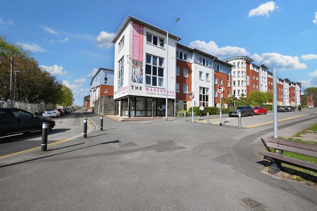 4 bed property, in Victoria Street, £70,000