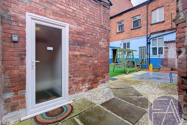 6 bed property, in Stanley Street, £400,000