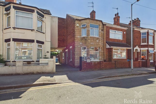 2 bed property, in Aberdeen Street, £100,000