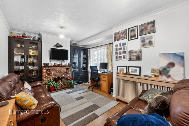 2 bed property, in Collingwood Road, £500,000
