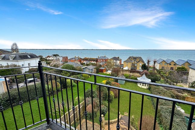 4 bed property, in Cliff Road, £950,000