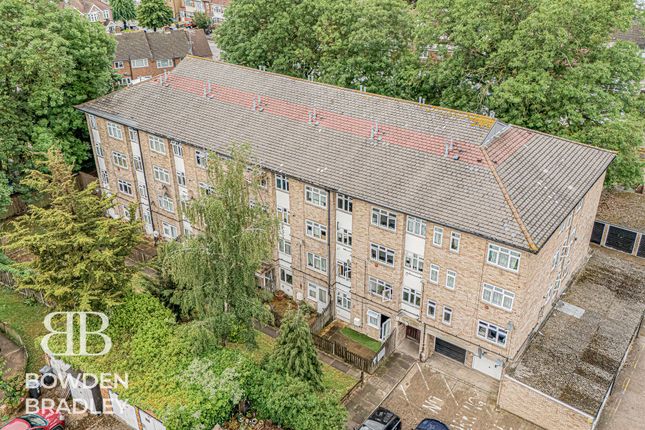 2 bed property, in Copford Close, £300,000
