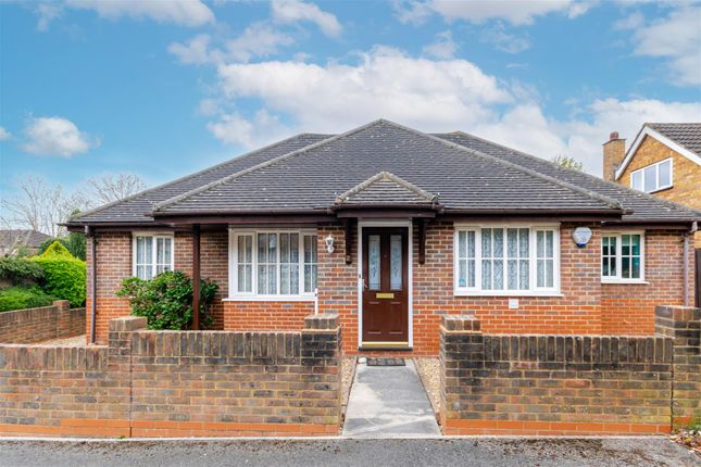 2 bed property, in Woodside Close, £700,000